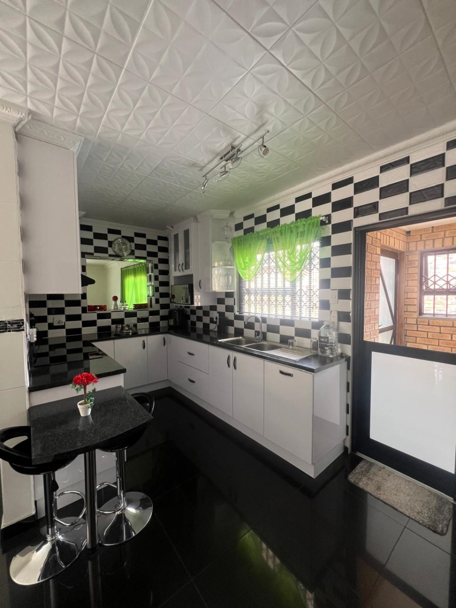 7 Bedroom Property for Sale in Heath Park Eastern Cape